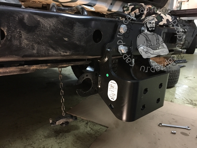 Ustanovka original'nogo farkopa i bloka shtatnoj ehlektriki Toyota na avtomobil' Toyota Prado 2018 g.v (26)_1.jpg